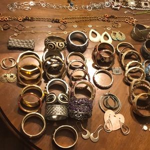 Assorted costume jewelry, one bundle